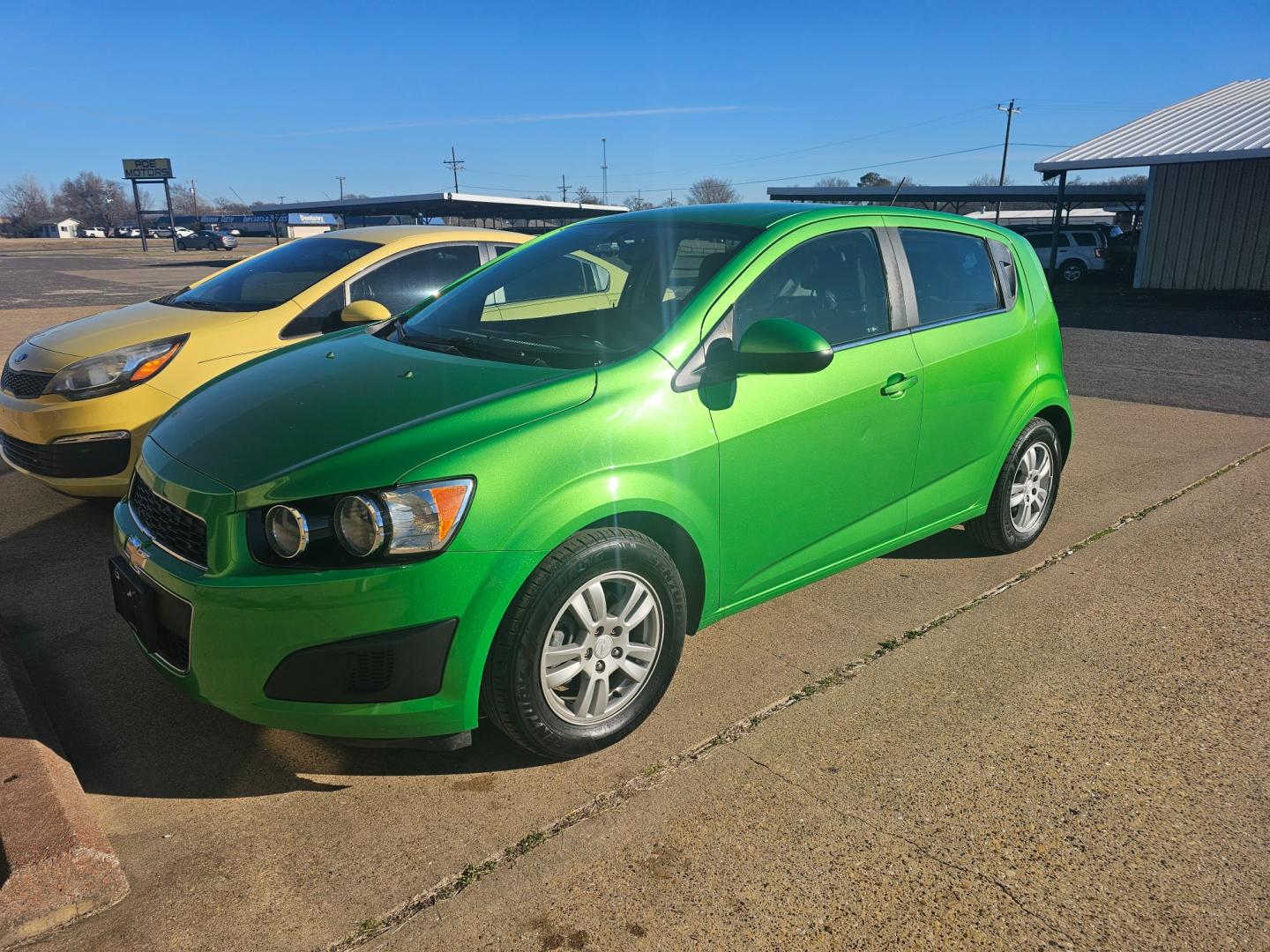 2016 GREEN Chevrolet Sonic LT Auto 5-Door (1G1JC6SH6G4) with an 1.8L L4 DOHC 24V engine, 6A transmission, located at 533 S Seven Points BLVD, Seven Points, TX, 75143, (430) 255-4030, 32.313999, -96.209351 - Photo#0